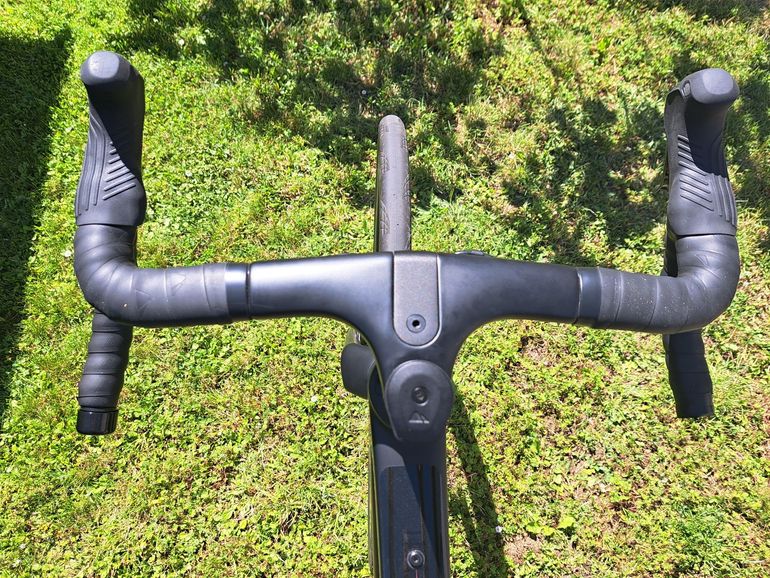 Used Canyon Grail CF SLX 8 Di2 2024 2024 Road & Gravel, Hellgrau — image 12 of 15