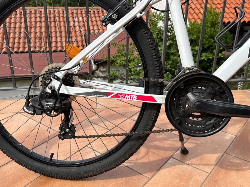 B Twin Rockrider Shimano Tourney 2019 Mountainbike d'occasion — image 5 sur 5