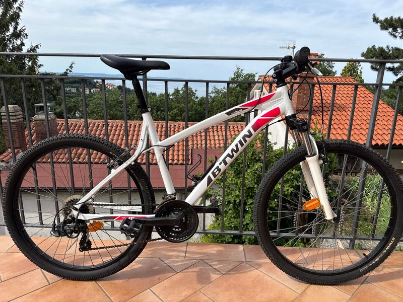 B Twin Rockrider Shimano Tourney 2019 Mountainbike d'occasion — image 1 sur 5