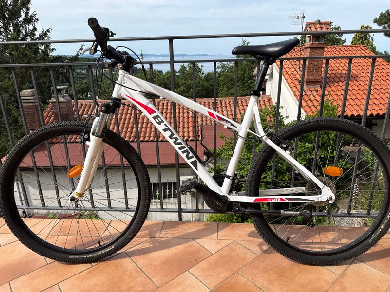 B Twin Rockrider Shimano Tourney 2019 Mountainbike d'occasion — image 2 sur 5