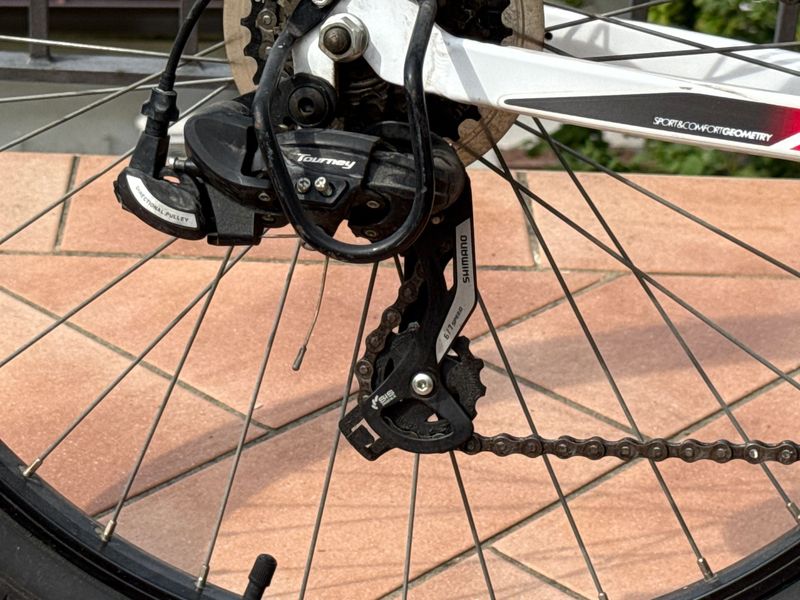 B Twin Rockrider Shimano Tourney 2019 Mountainbike d'occasion — image 3 sur 5