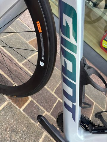 Giant Propel Advanced Pro 0 2024 2024 Road & Gravel usato, Grigio chiaro — immagine 12 di 13