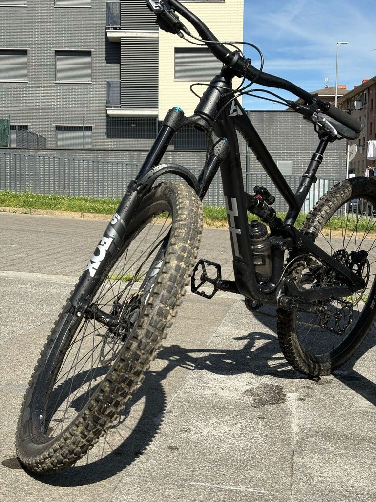 Used YT YT Custom Shimano SLX 2025 Mountainbike, Negro — image 2 of 6