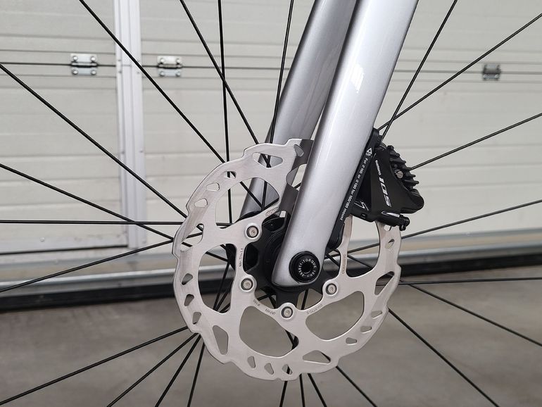 Used Trek Émonda SL 5 Disc 2022 2022 Road & Gravel, Light Gray — image 7 of 10