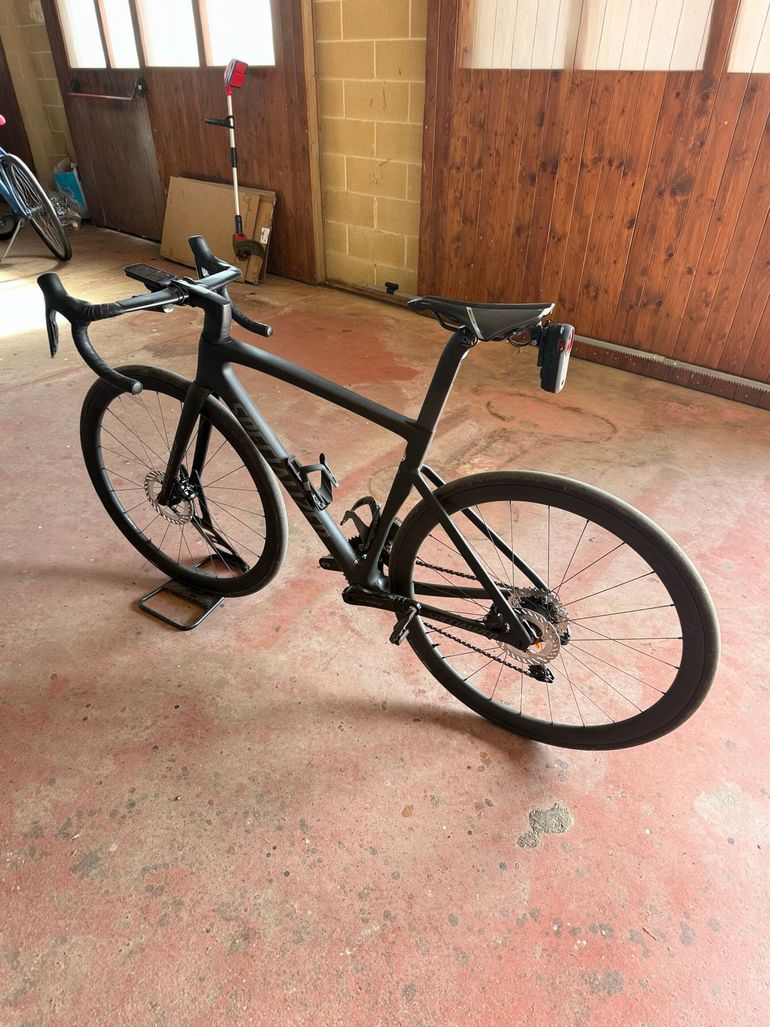 Used Specialized Tarmac SL7 Comp - Shimano 105 Di2 2025 2025 Road & Gravel, Black — image 2 of 7