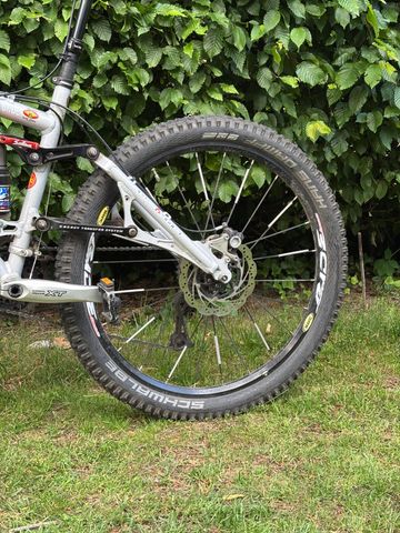 Gebrauchtes Rocky Mountain ETSX-70 2006 Mountainbike, Weiß — Bild 2 von 15