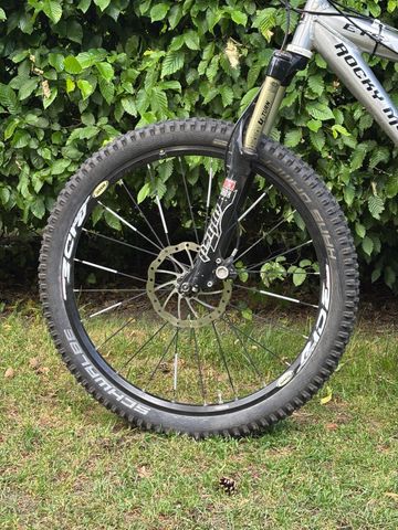 Gebrauchtes Rocky Mountain ETSX-70 2006 Mountainbike, Weiß — Bild 3 von 15