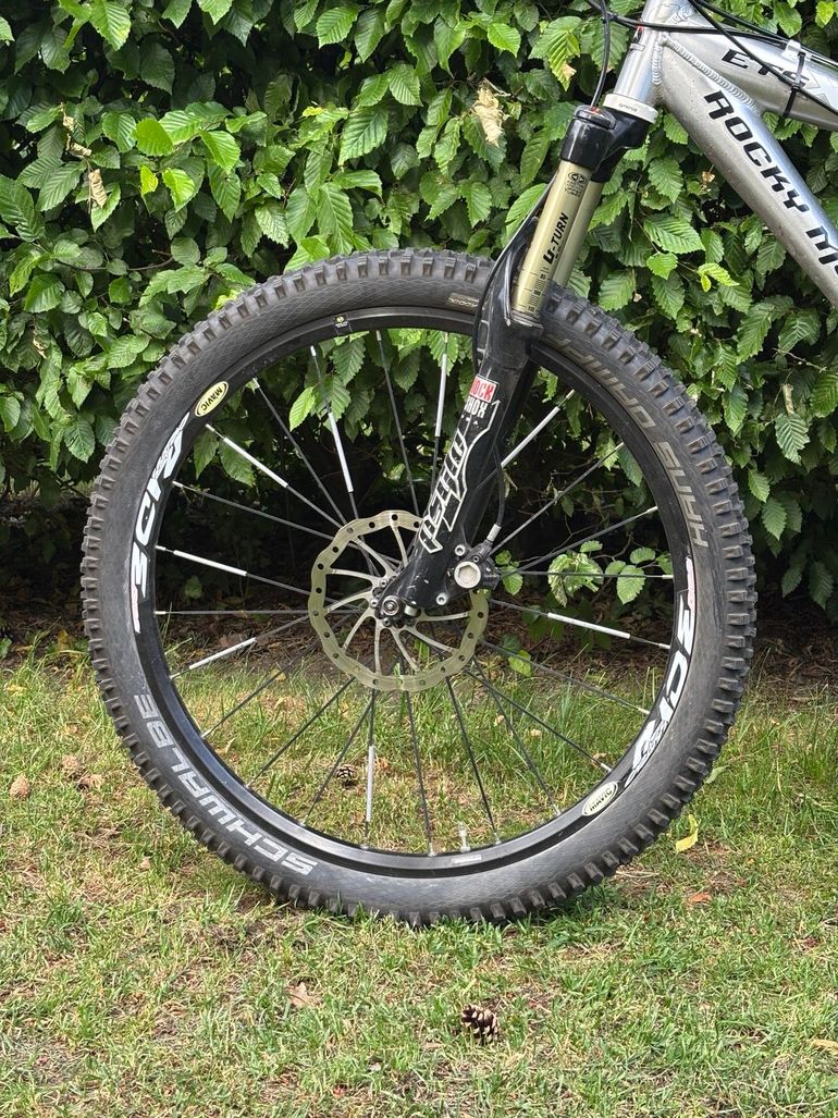Used Rocky Mountain ETSX-70 2006 Mountainbike, Weiß — image 3 of 15
