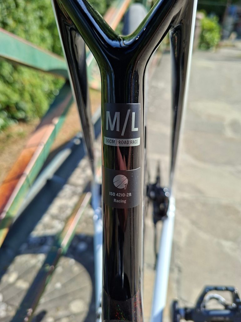 Used Trek Madone SL 6 Gen 8 2025 2025 Road & Gravel, Weiß — image 2 of 3