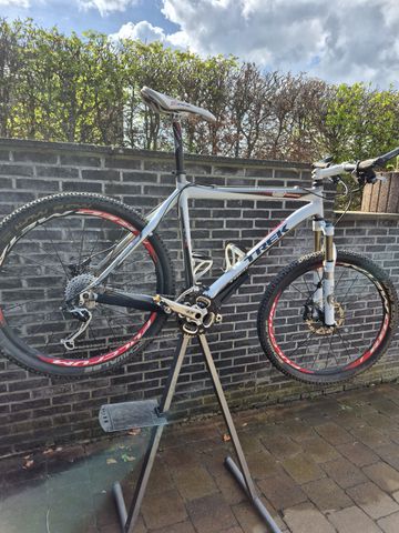 Used Trek 8500 2009 2009 Mountainbike, White, 26 — image 1 of 4