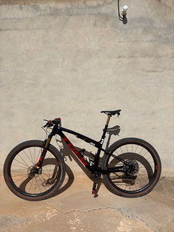 Used Trek Supercaliber SLR 9.9 XX AXS Gen 2 2024 2024 Mountainbike, Rojo — image 2 of 11