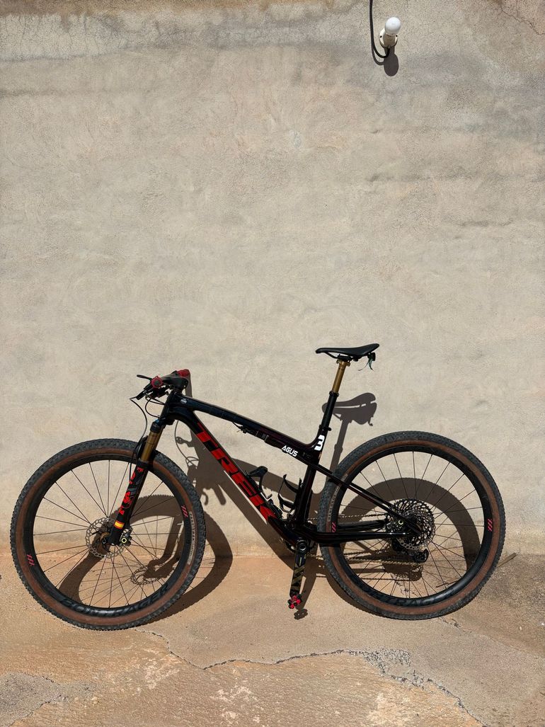 Used Trek Supercaliber SLR 9.9 XX AXS Gen 2 2024 2024 Mountainbike, Rojo — image 2 of 11