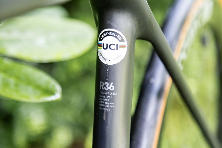 Used Canyon Endurace CF SLX 9 Di2 2022 2022 Road & Gravel, Hellgrau — image 10 of 15