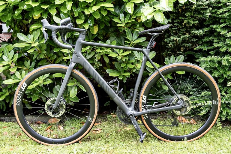 Used Canyon Endurace CF SLX 9 Di2 2022 2022 Road & Gravel, Hellgrau — image 2 of 15