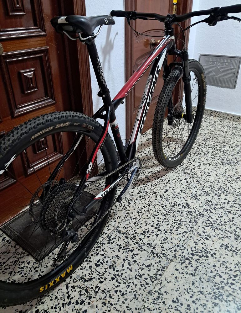 Used Stevens Stevens Custom Shimano Deore XT 2023 Mountainbike, Black — image 9 of 10