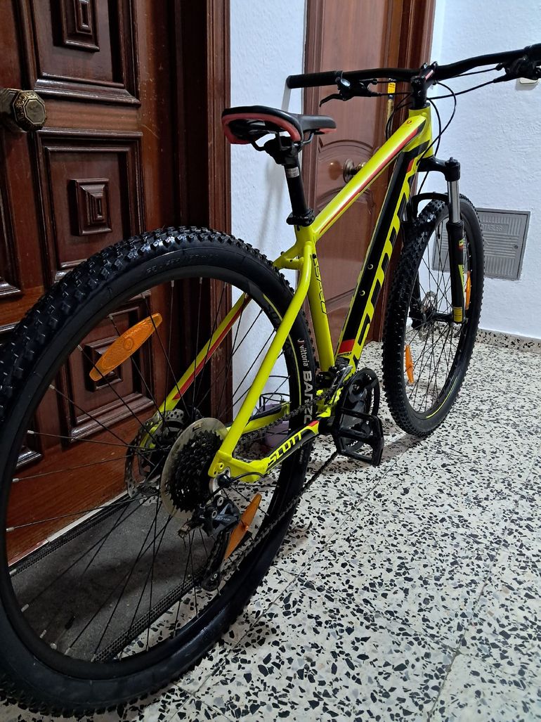 Used Scott Scott Custom Shimano Altus 2023 Mountainbike, Orange — image 9 of 10