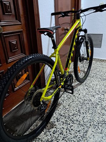 Used Scott Scott Custom Shimano Altus 2023 Mountainbike, Orange — image 2 of 10