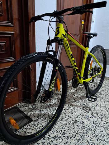 Used Scott Scott Custom Shimano Altus 2023 Mountainbike, Orange — image 7 of 10
