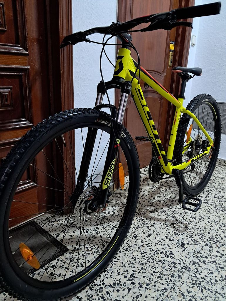 Used Scott Scott Custom Shimano Altus 2023 Mountainbike, Orange — image 7 of 10