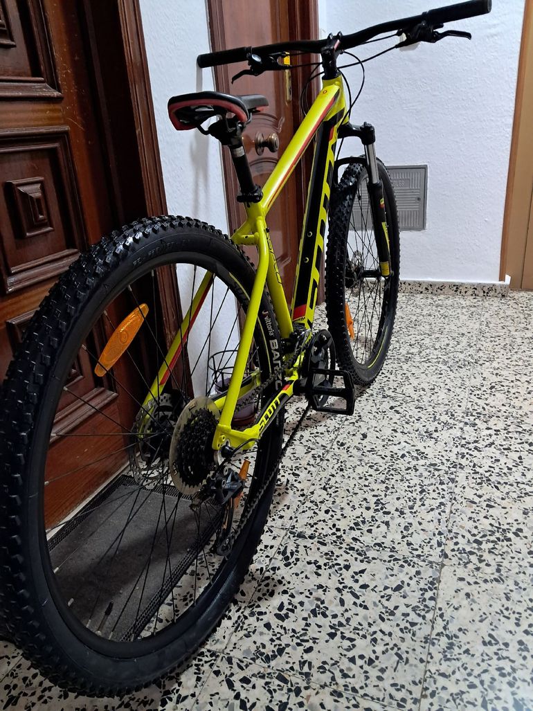 Used Scott Scott Custom Shimano Altus 2023 Mountainbike, Orange — image 8 of 10