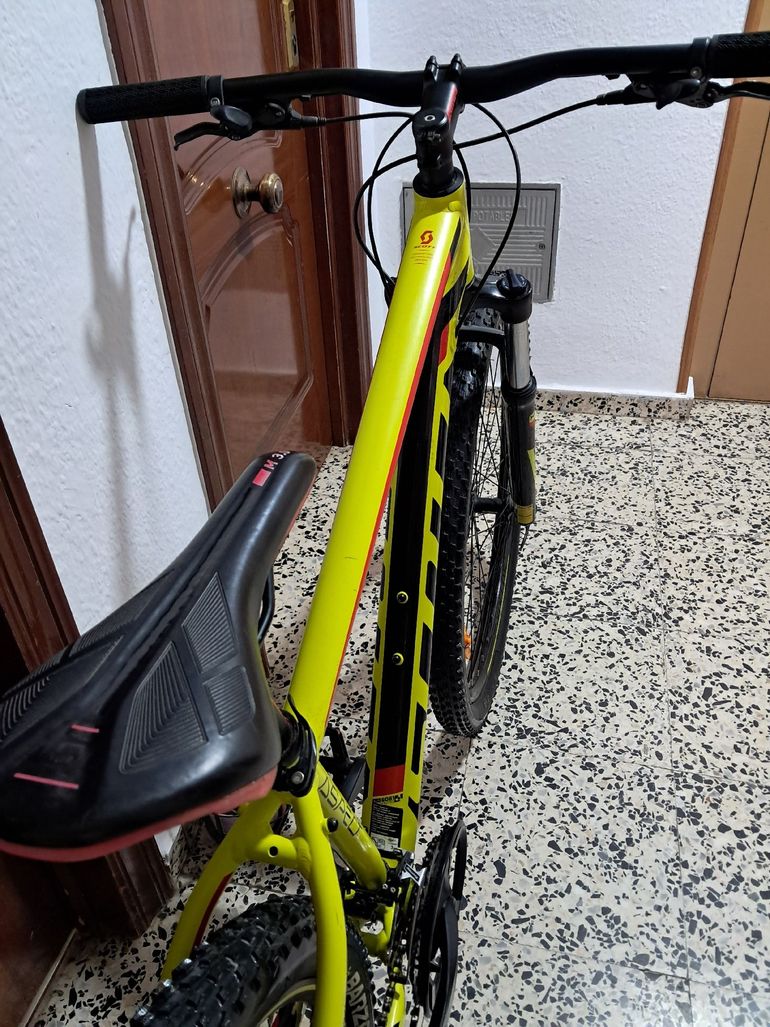 Used Scott Scott Custom Shimano Altus 2023 Mountainbike, Orange — image 3 of 10