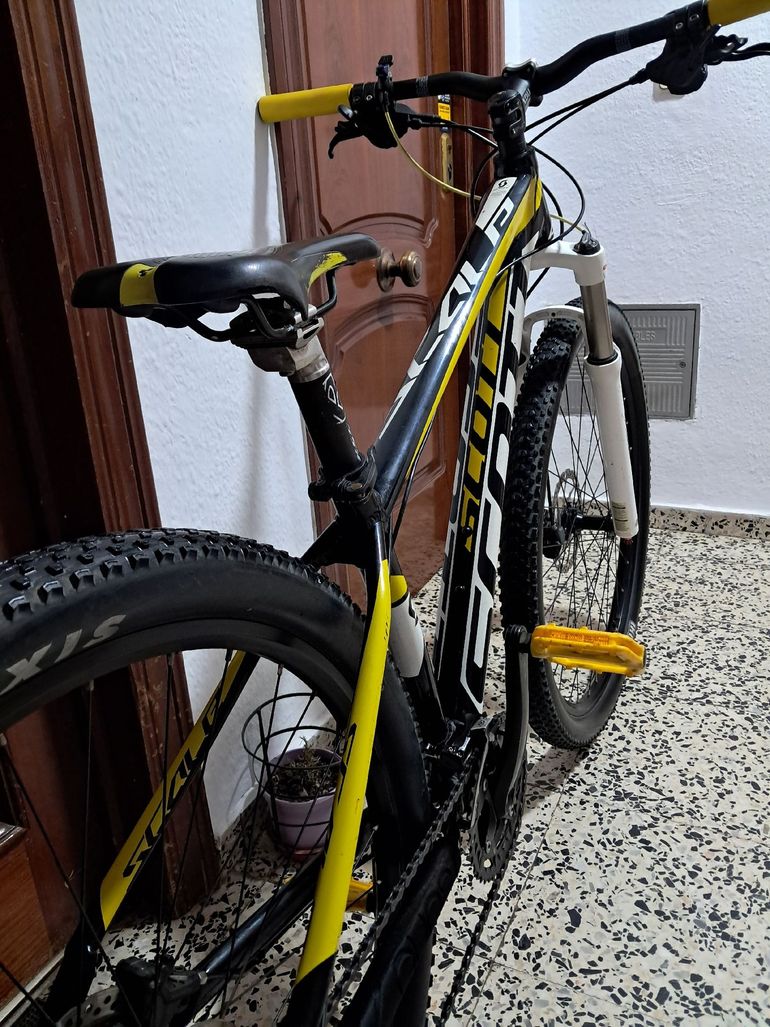Used Scott Scott Custom Shimano Deore 2023 Mountainbike, Black — image 5 of 10