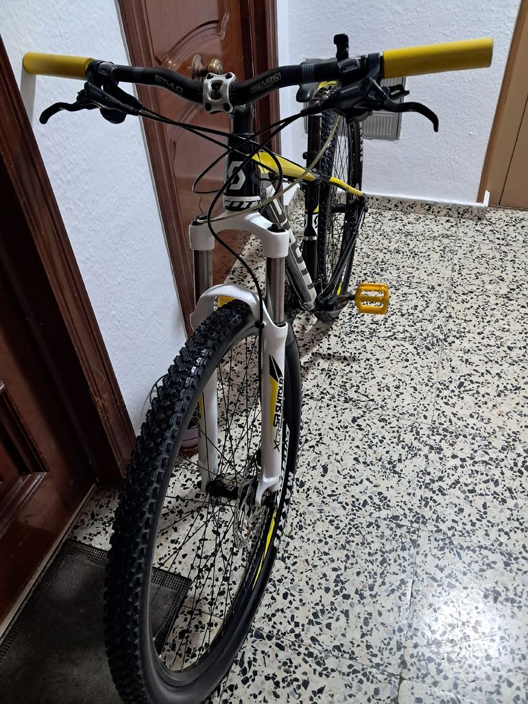 Used Scott Scott Custom Shimano Deore 2023 Mountainbike, Black — image 10 of 10