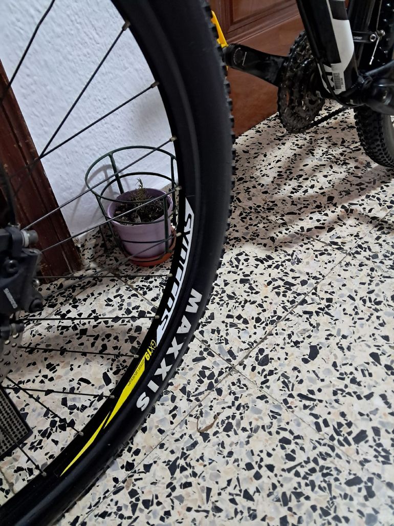 Used Scott Scott Custom Shimano Deore 2023 Mountainbike, Black — image 3 of 10