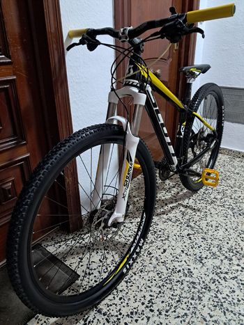 Used Scott Scott Custom Shimano Deore 2023 Mountainbike, Black — image 9 of 10