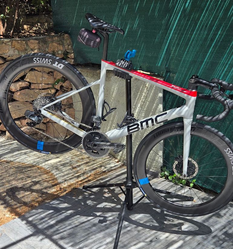 Used BMC Teammachine SLR01 DISC THREE 2020 2020 Road & Gravel, Hellgrau — image 1 of 5