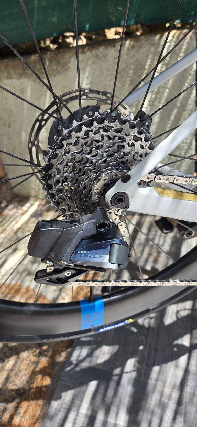 Used BMC Teammachine SLR01 DISC THREE 2020 2020 Road & Gravel, Hellgrau — image 4 of 5