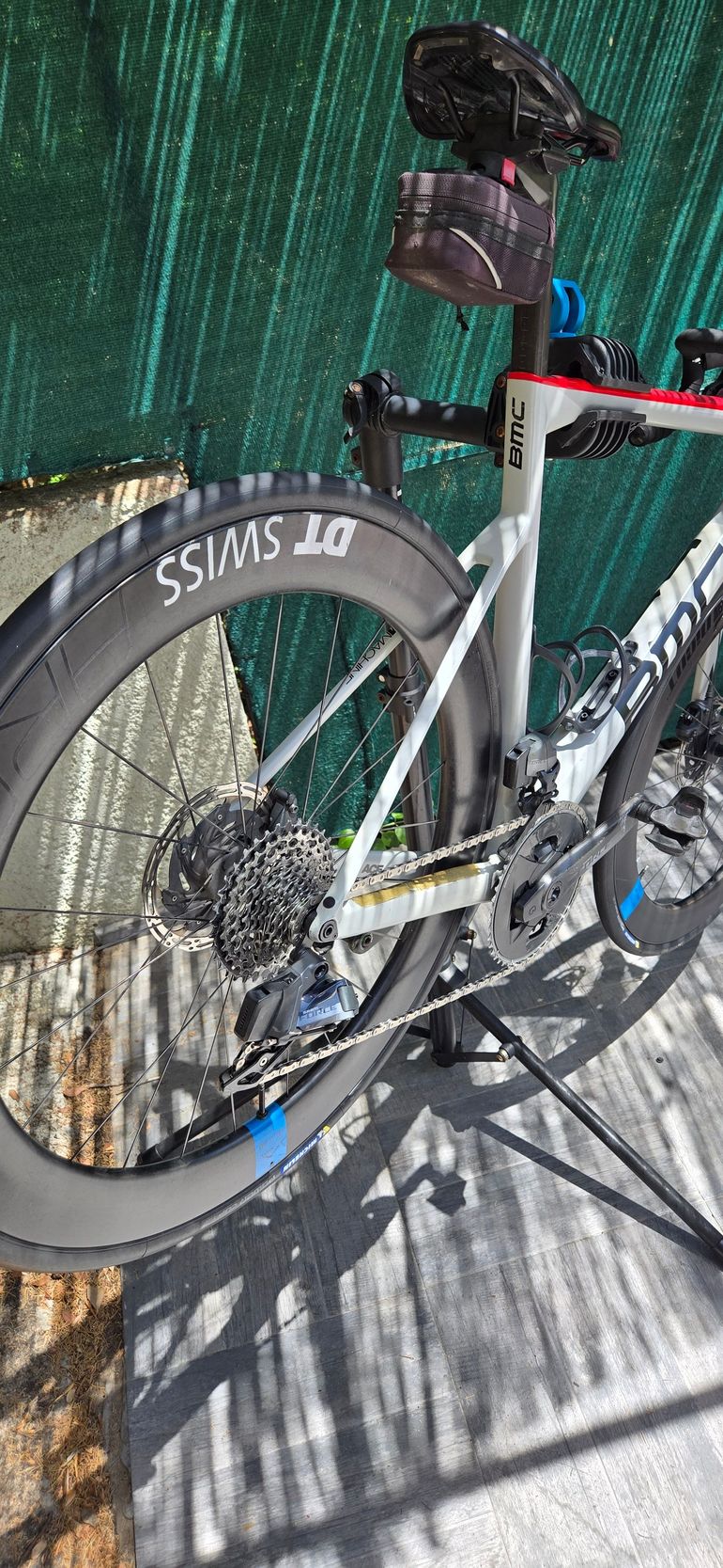 Used BMC Teammachine SLR01 DISC THREE 2020 2020 Road & Gravel, Hellgrau — image 2 of 5