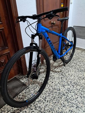 Used Trek Y Shimano Acera 2023 Mountainbike, Blue — image 9 of 10