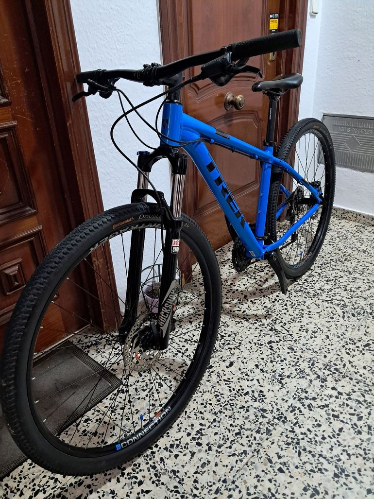 Used Trek Y Shimano Acera 2023 Mountainbike, Blue — image 9 of 10