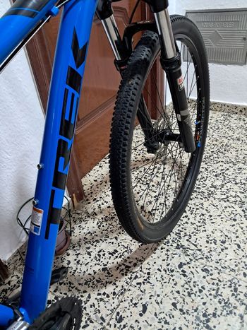 Used Trek Y Shimano Acera 2023 Mountainbike, Blue — image 4 of 10