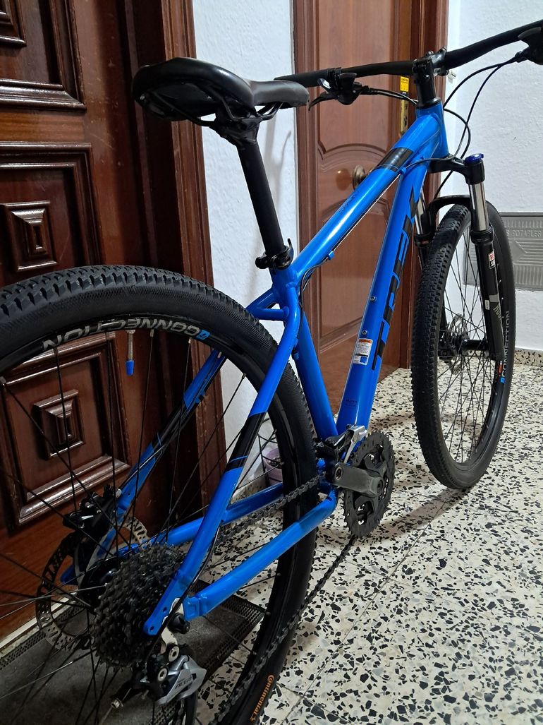 Used Trek Y Shimano Acera 2023 Mountainbike, Blue — image 7 of 10
