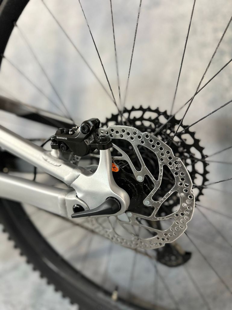 Used Scott Genius 940 2024 2024 Mountainbike, Light Gray, 29 — image 9 of 12