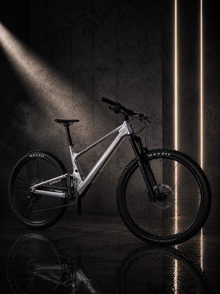 Used Scott Genius 940 2024 2024 Mountainbike, Light Gray, 29 — image 1 of 12