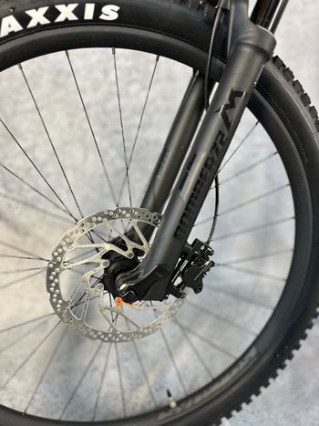 Used Scott Genius 940 2024 2024 Mountainbike, Light Gray, 29 — image 10 of 12