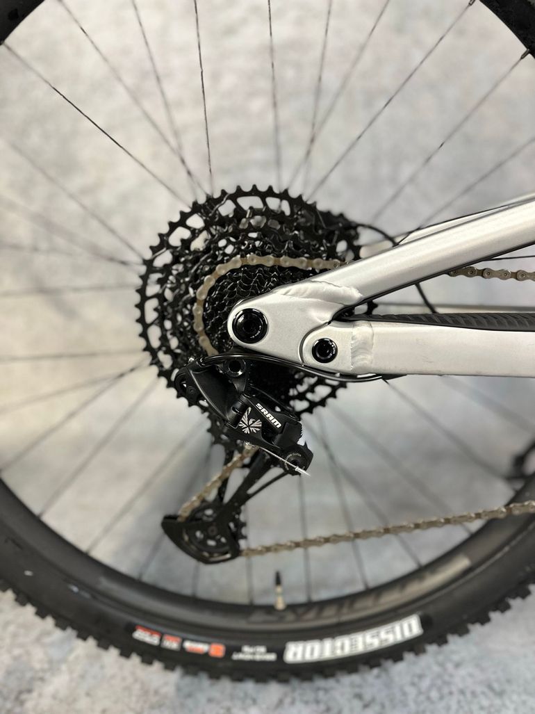 Used Scott Genius 940 2024 2024 Mountainbike, Light Gray, 29 — image 7 of 12