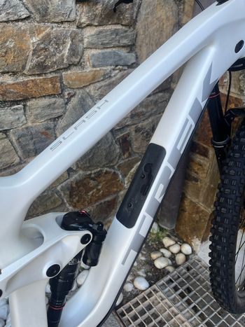 Used Trek Slash 9.8 XT Gen 6 2024 2024 Mountainbike, White, 29, 27.5 — image 6 of 9