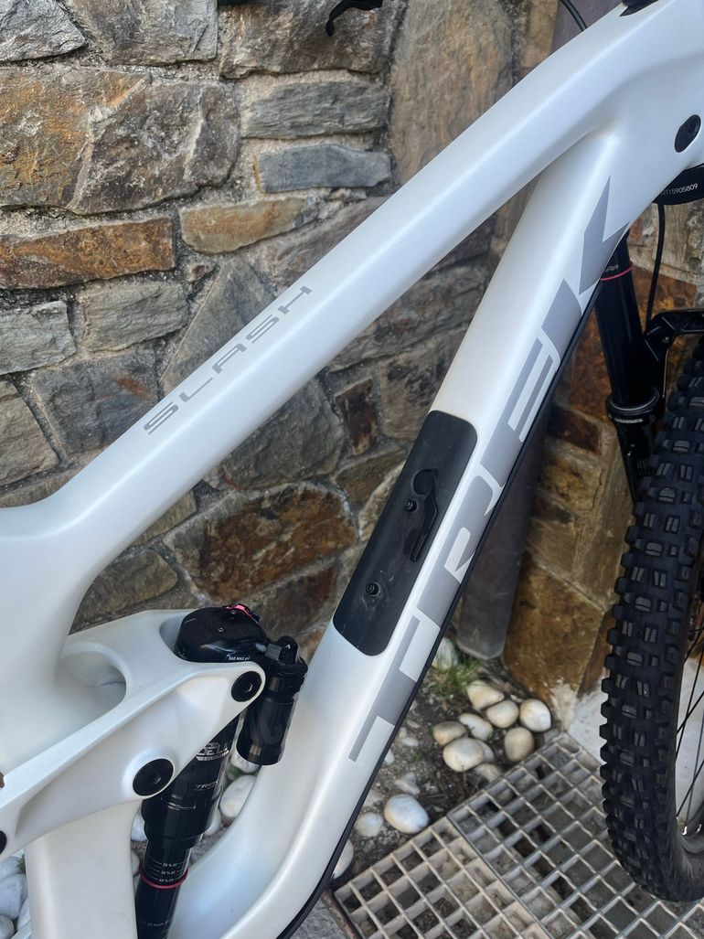 Used Trek Slash 9.8 XT Gen 6 2024 2024 Mountainbike, White, 29, 27.5 — image 6 of 9