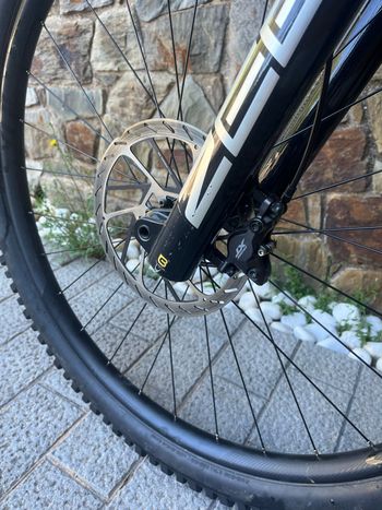 Used Trek Slash 9.8 XT Gen 6 2024 2024 Mountainbike, White, 29, 27.5 — image 7 of 9