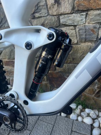 Used Trek Slash 9.8 XT Gen 6 2024 2024 Mountainbike, White, 29, 27.5 — image 4 of 9