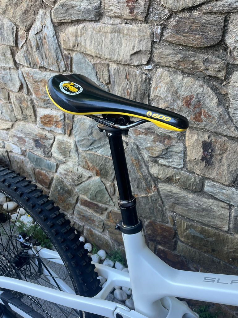 Used Trek Slash 9.8 XT Gen 6 2024 2024 Mountainbike, White, 29, 27.5 — image 3 of 9
