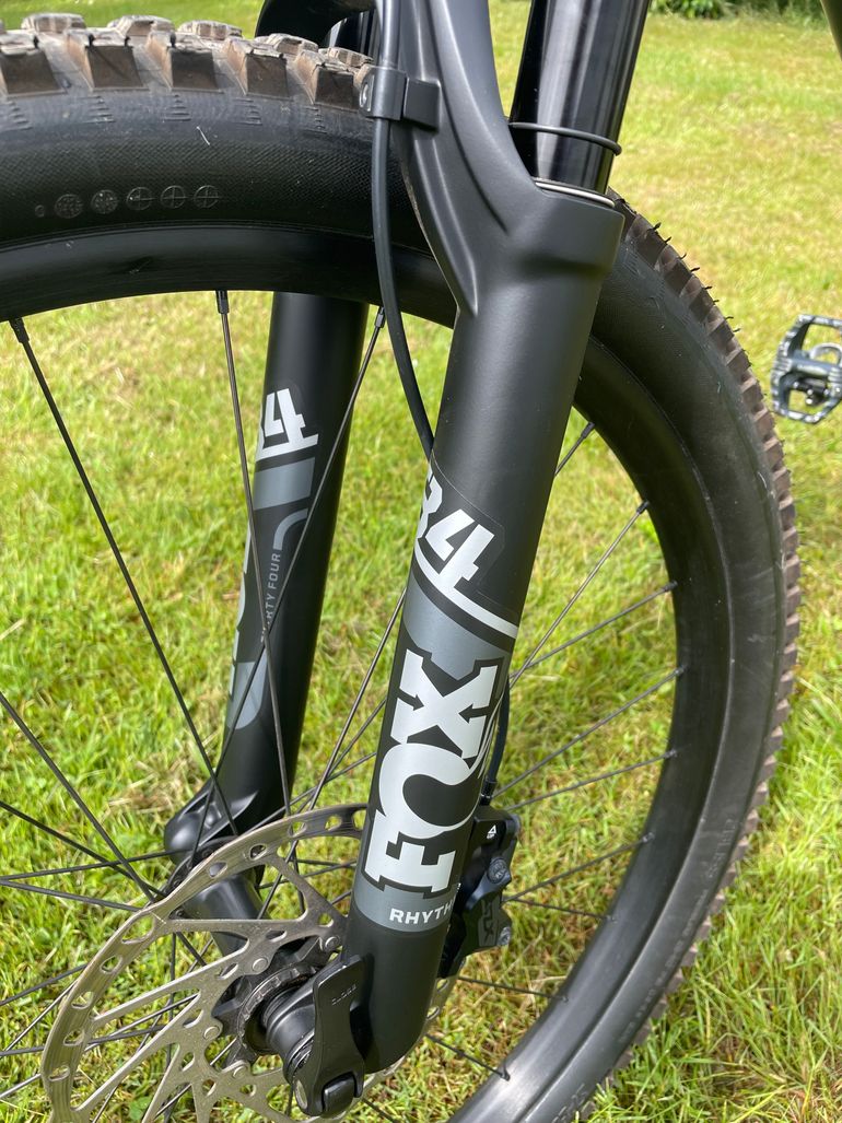 Used Specialized Stumpjumper Comp Carbon 2023 2023 Mountainbike — image 5 of 7