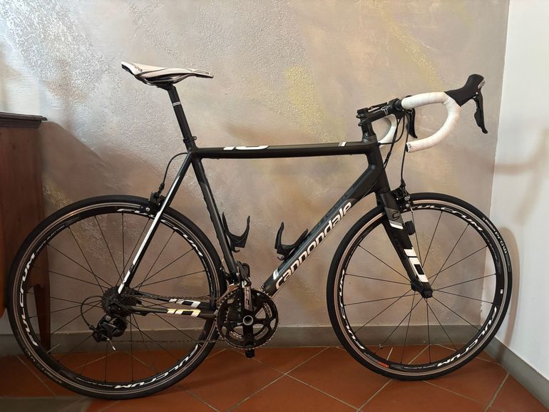 Used Cannondale Caad Shimano 105 2013 Road & Gravel — image 1 of 10