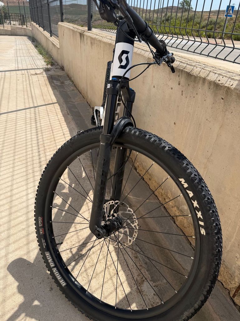 Used Scott Spark Shimano Deore XT 2024 Mountainbike, White — image 6 of 13
