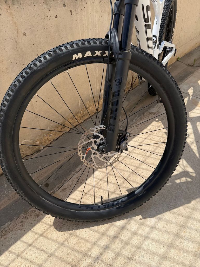 Used Scott Spark Shimano Deore XT 2024 Mountainbike, White — image 9 of 13