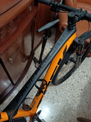 Used Trek Procaliber 9.7 2023 2023 Mountainbike, Orange, 29, 27.5 — image 6 of 9
